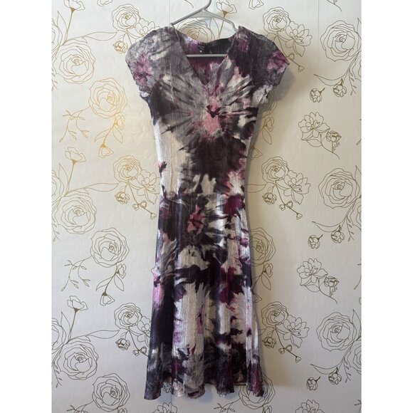 Komarov Dresses & Skirts - KOMAROV Dress Size Medium White Purple Lace Stretch Crinkle Charmeuse V-Neck 36